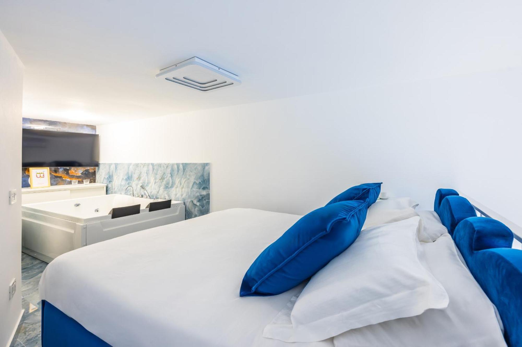 Apartment Mergellina Sea Studio With Jacuzzi By Wonderful Italy